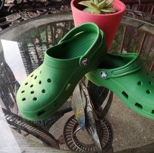 Ladies CROCS size 3 in a great green color